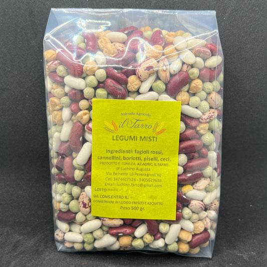 Insieme di piselli ceci fagioli borlotti e cannellini